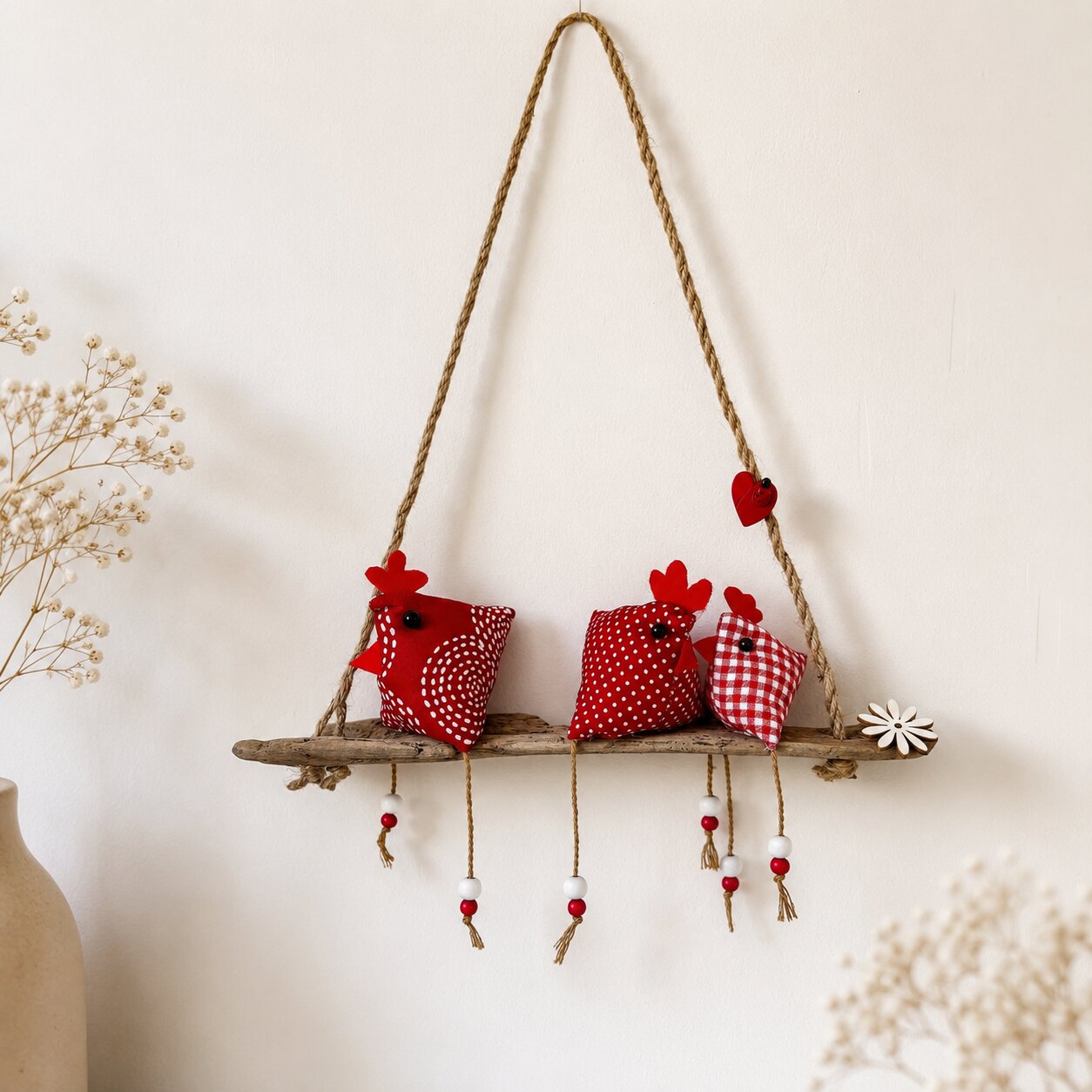 Suspension Poules rouges — cadeaux enfants et parents — création artisanale Scrapnwood