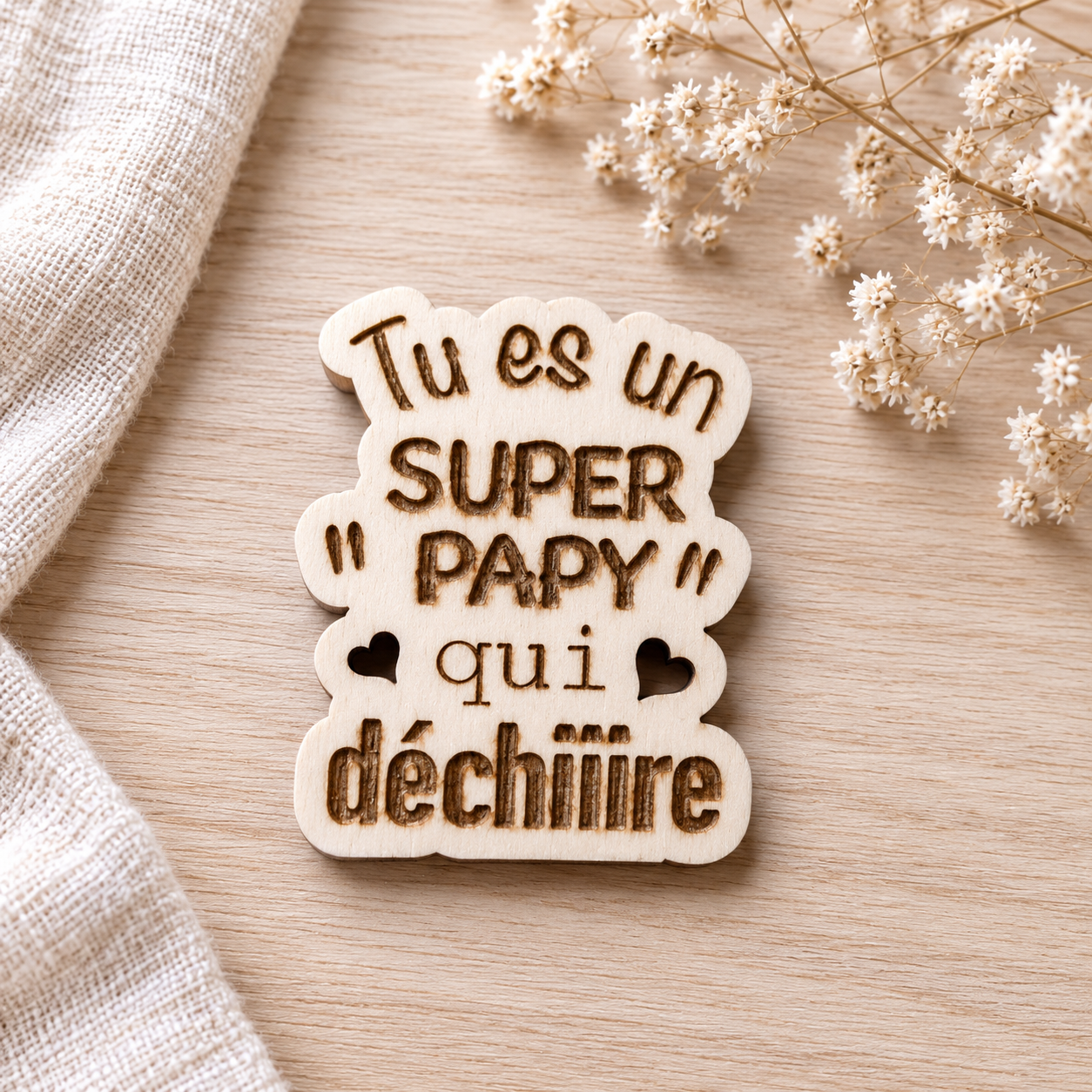 Magnet "papy qui déchire" — fêtes en bois gravé, fait main