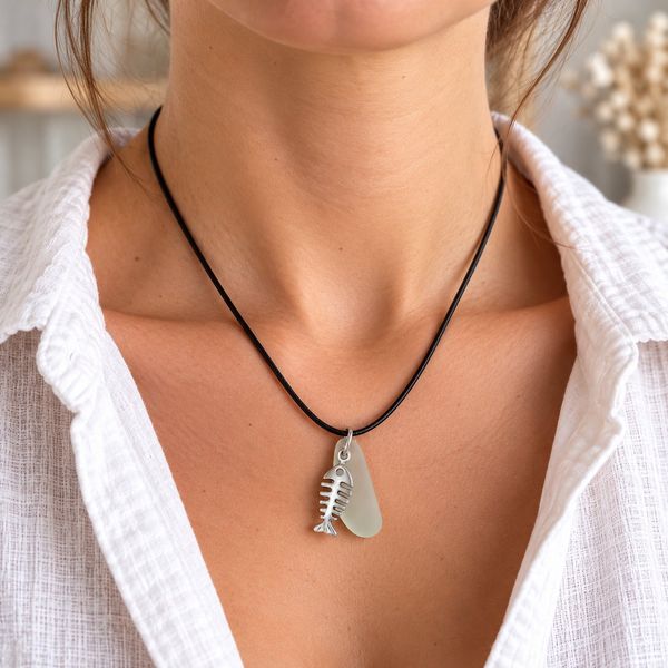 Collier verre poli poisson