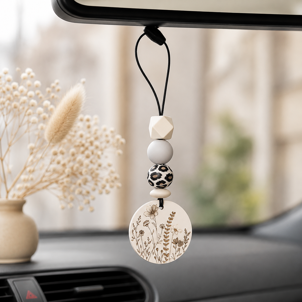 Breloque de voiture léopard — charms et bijoux de voiture en bois gravé, fait main