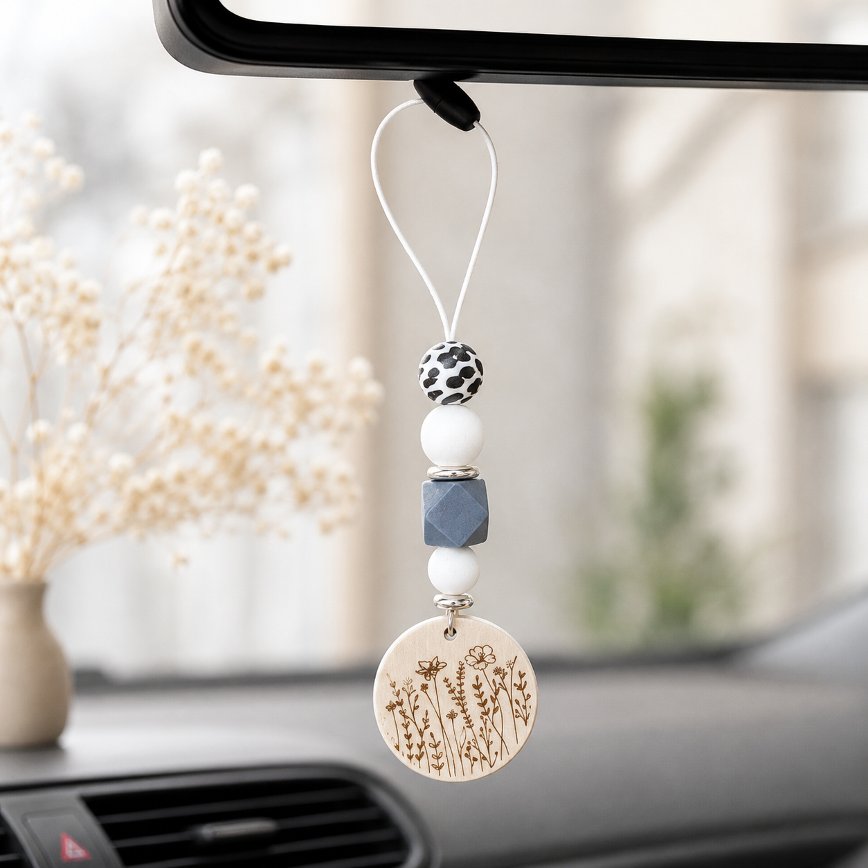 Breloque de voiture zèbre — charms et bijoux de voiture en bois gravé, fait main