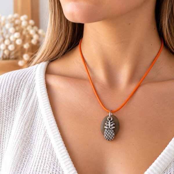 Collier galet ananas