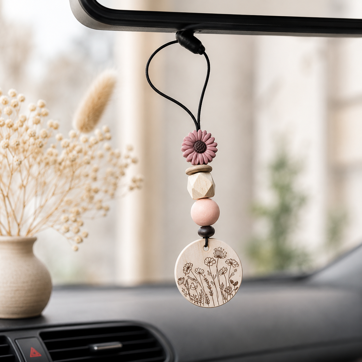 Breloque de voiture fleur — charms et bijoux de voiture en bois gravé, fait main