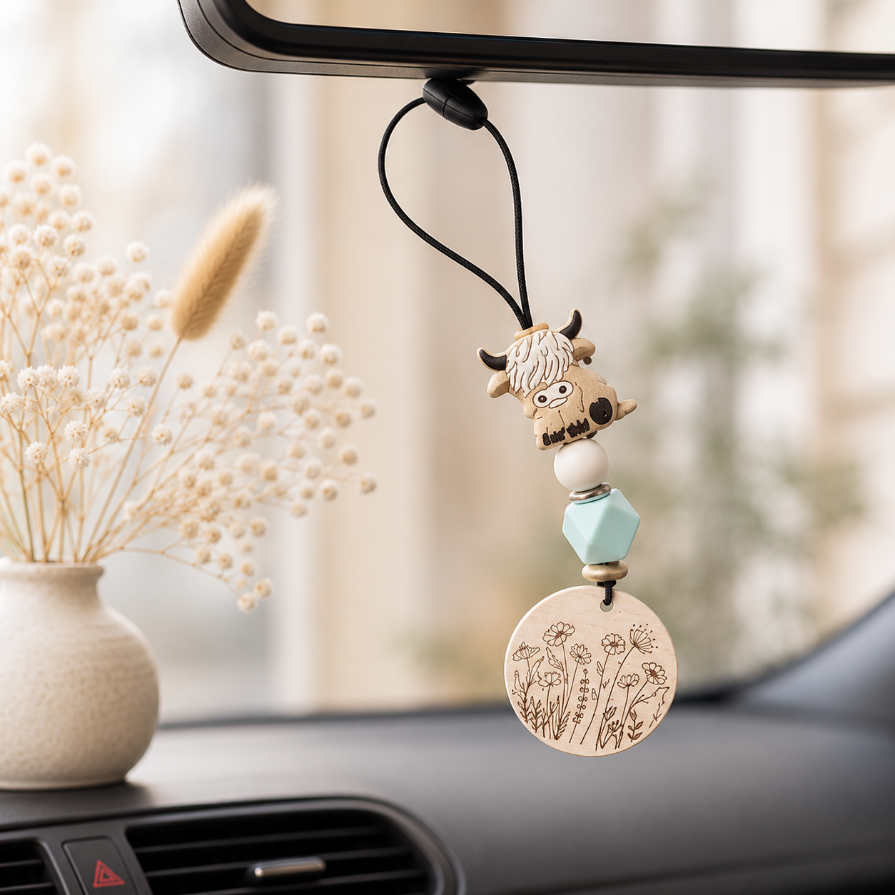 Breloque voiture buffle artisanale — charms et bijoux de voiture en bois gravé, fait main