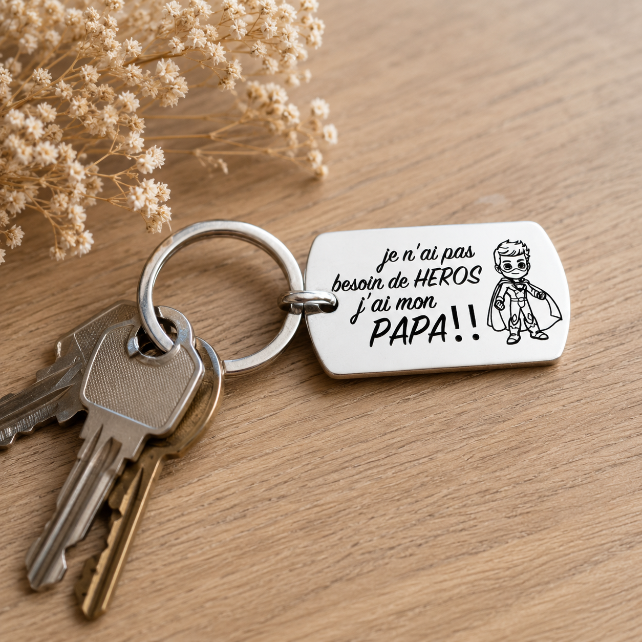 Porte clé métal héros — fêtes en bois gravé, fait main