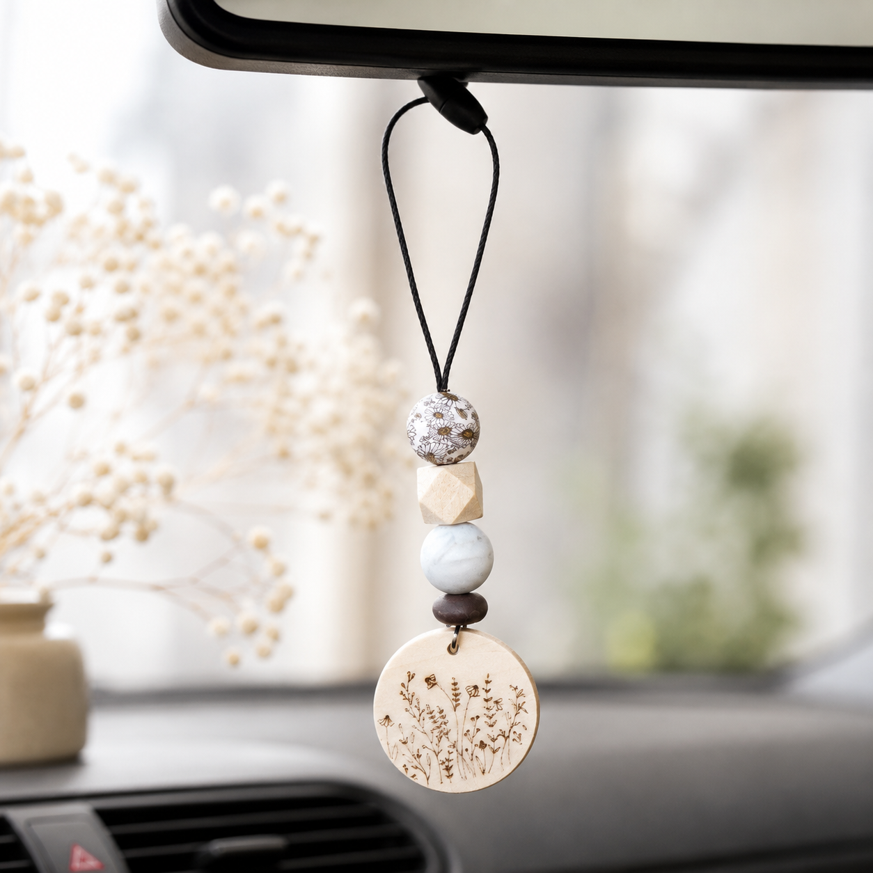 Breloque de voiture — charms et bijoux de voiture en bois gravé, fait main