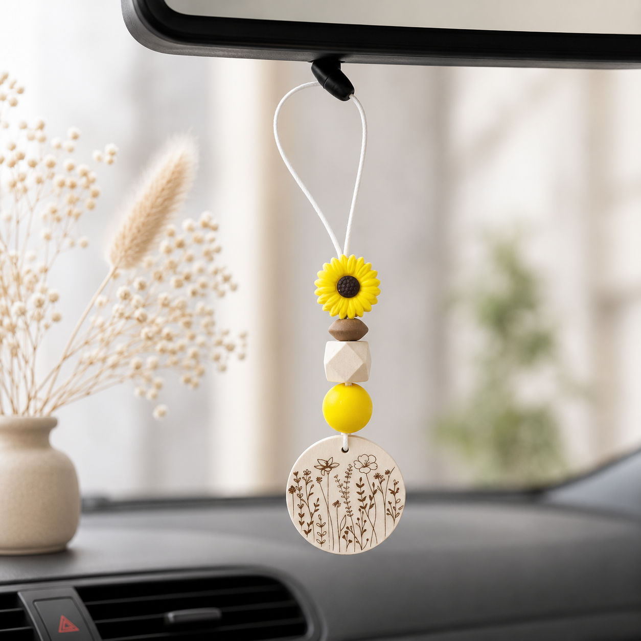 Breloque de voiture fleur — charms et bijoux de voiture en bois gravé, fait main